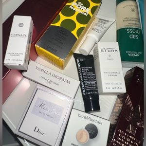 BNWT 🤩 BOX FULL OF MAKEUP